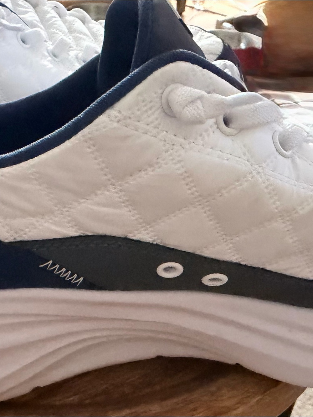 Skechers Hands Free Slip-Ins Cozy Fit Men’s 11 Wide White Navy Sneakers - Picture 3 of 7
